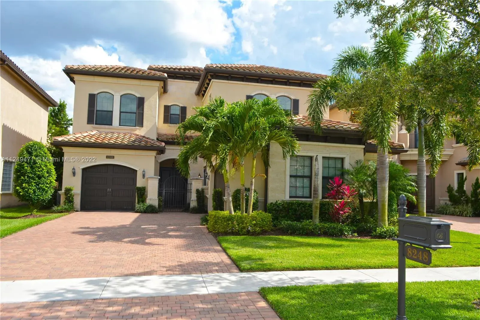 5 bedroom 7 bath for sale at 8248 Lost Creek Ln, Delray Beach FL 33446