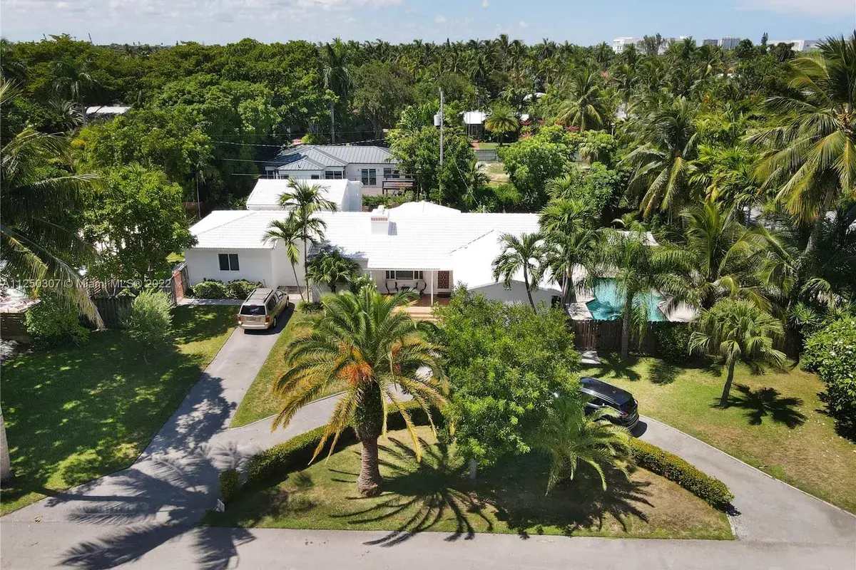 921 NE 73rd St, Miami FL 33138