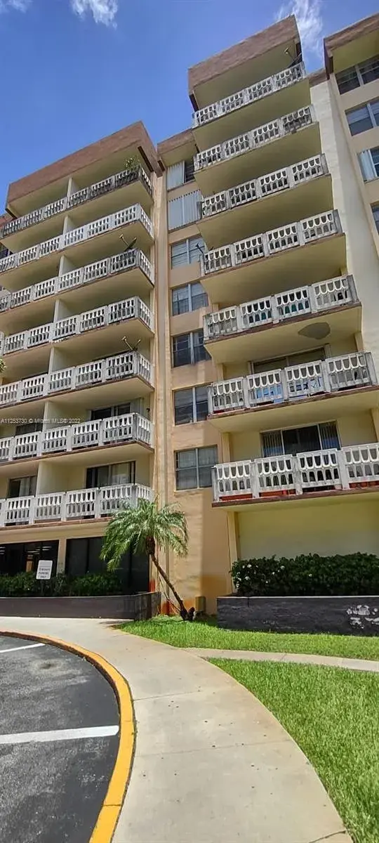 1 bedroom 1 bath Residential Lease for rent at 15600 NW 7th Ave # 715, Miami FL 33169