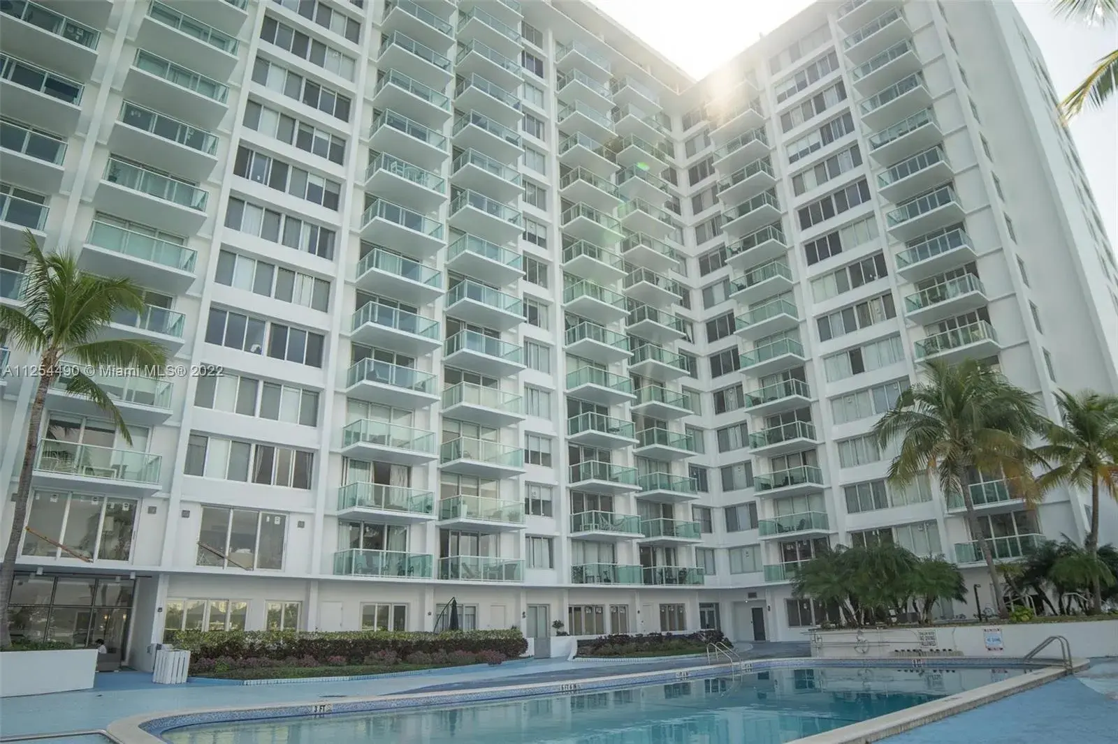 1 bedroom 1 bath Residential for sale at 1000 West Ave # 104, Miami Beach FL 33139