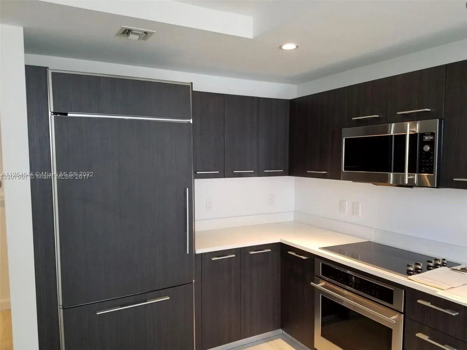 1 bedroom 2 bath Residential for sale at 55 SW 9th St # 1604, Miami FL 33130