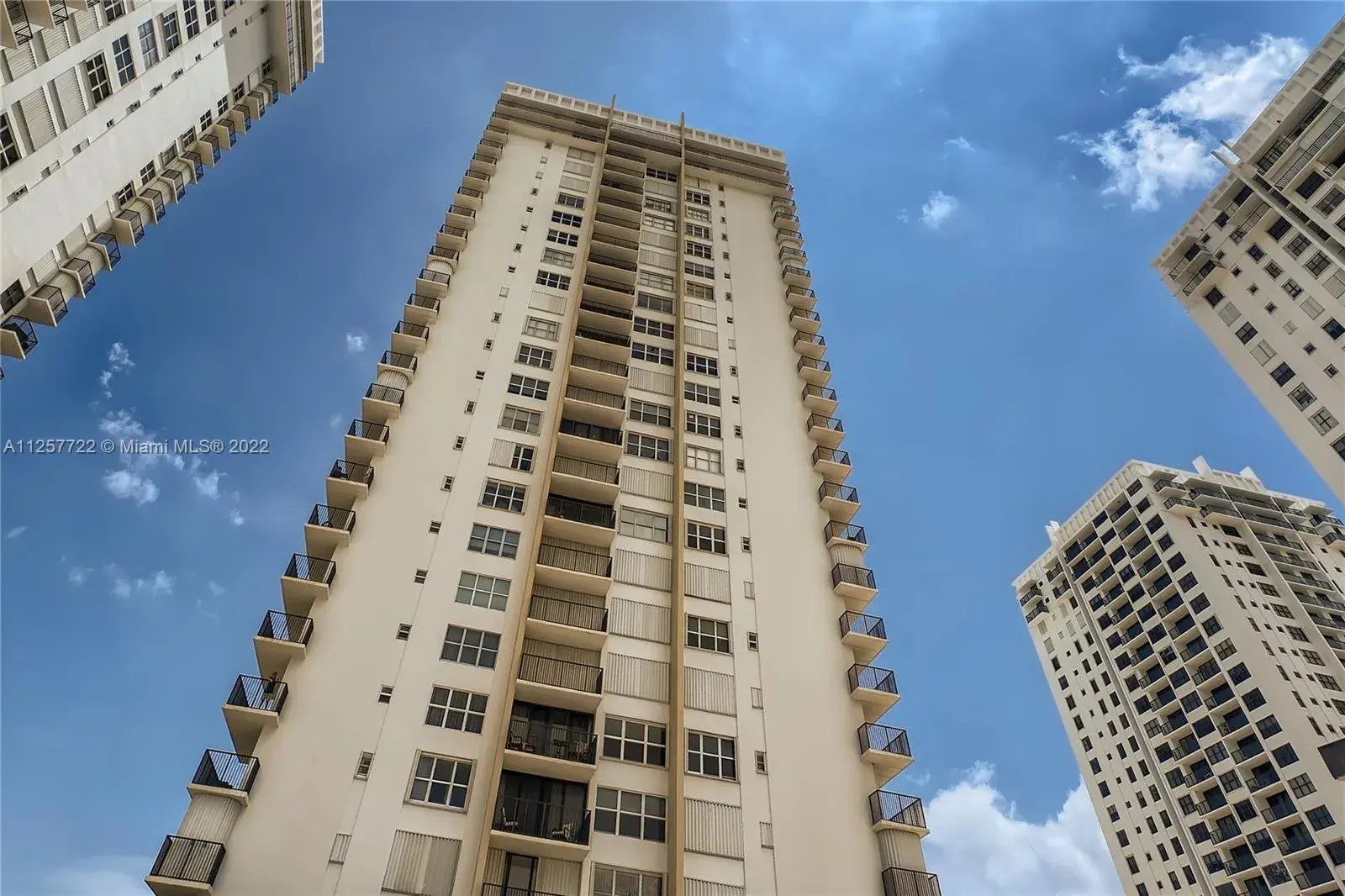1 bedroom 2 bath Residential for sale at 2201 S Ocean Dr # 1106, Hollywood FL 33019