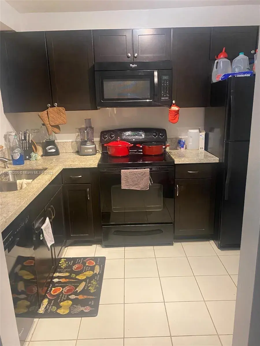 1830 Dixieanna St # 203, Hollywood FL 33020