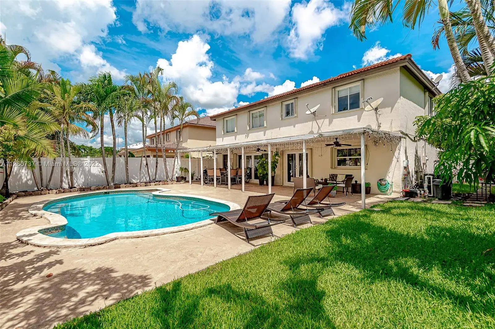 8886 NW 187th St, Miami FL 33018