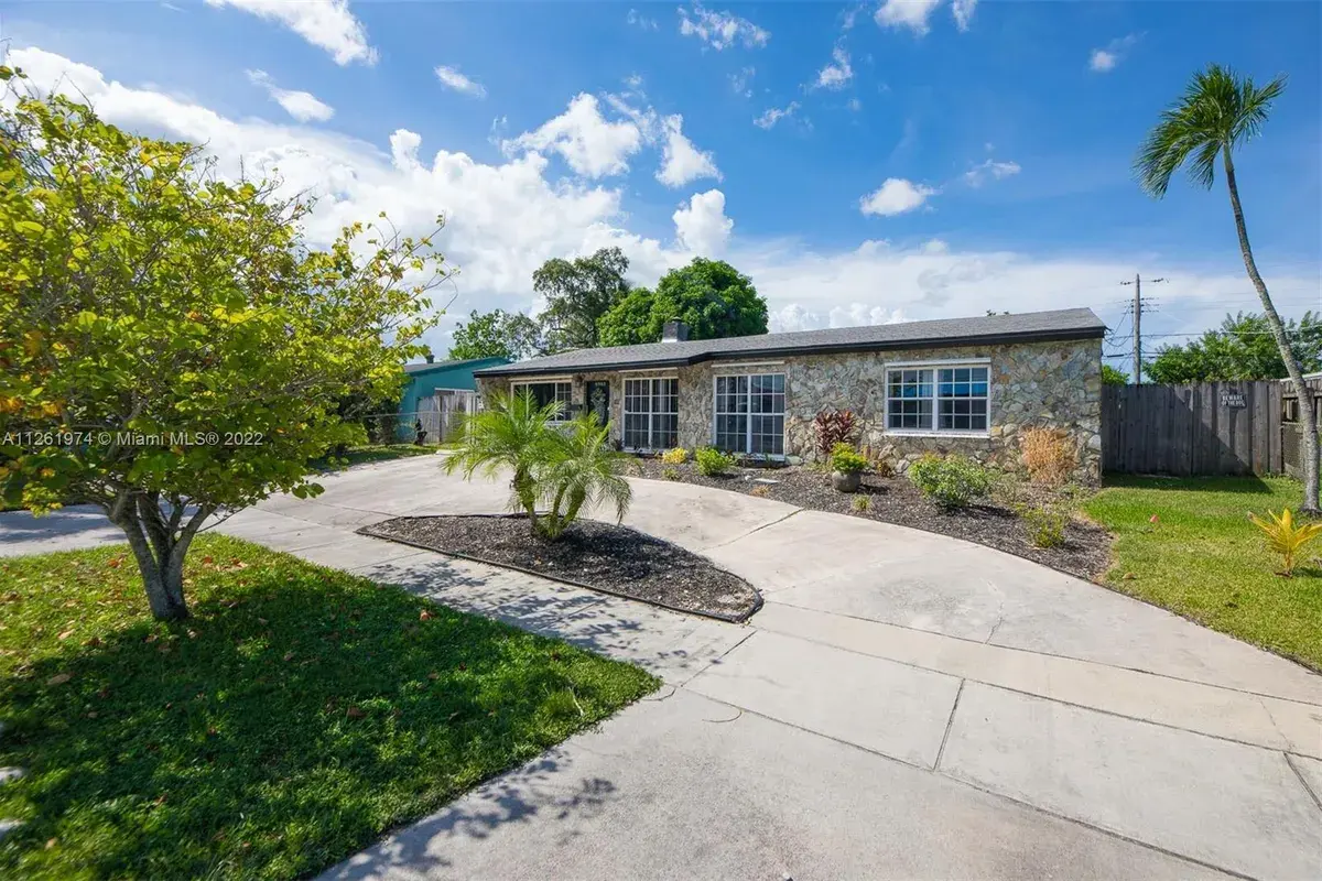 6961 Scott St, Hollywood FL 33024