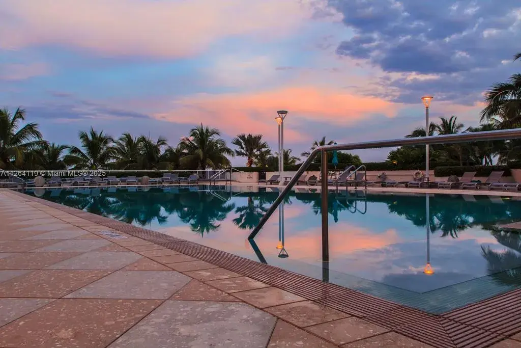 1 bedroom 1 bath for rent at 100 Lincoln Rd # 943, Miami Beach FL 33139
