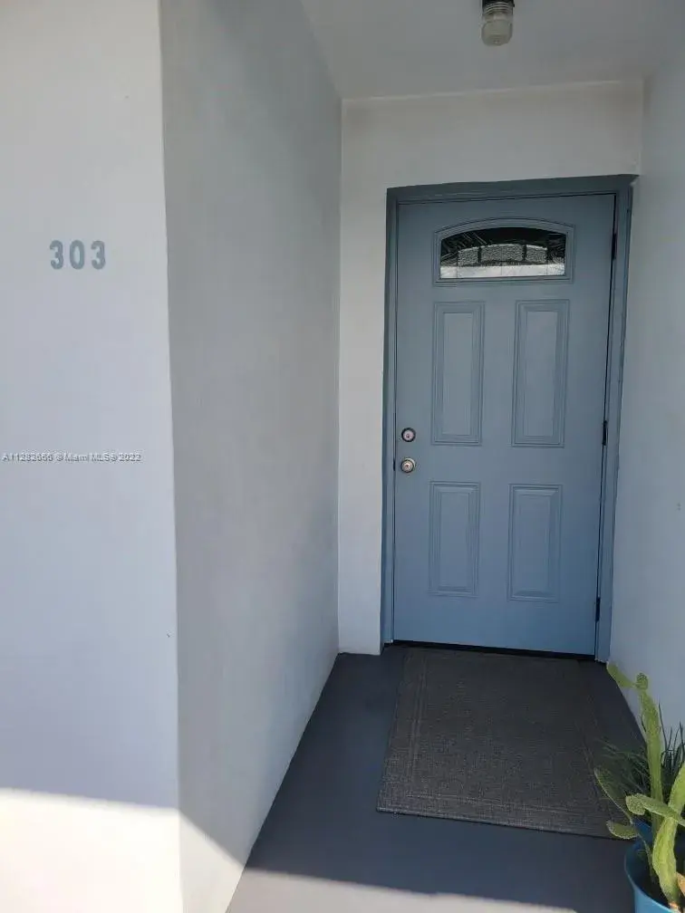 1 bedroom 1 bath Residential for sale at 1400 Tallwood Ave # 303, Hollywood FL 33021
