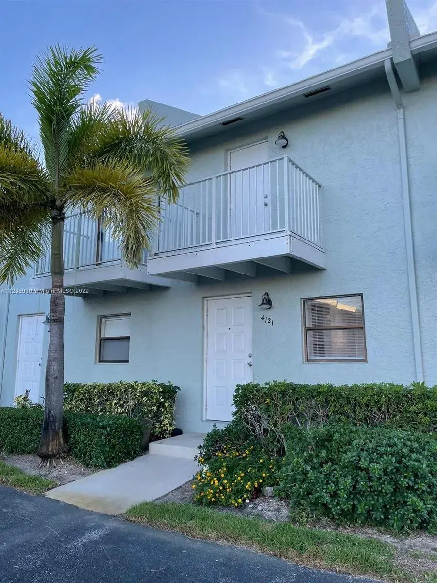 1 bedroom 1 bath Residential for sale at 4121 NE 21st Ter # 3, Lighthouse Point FL 33064