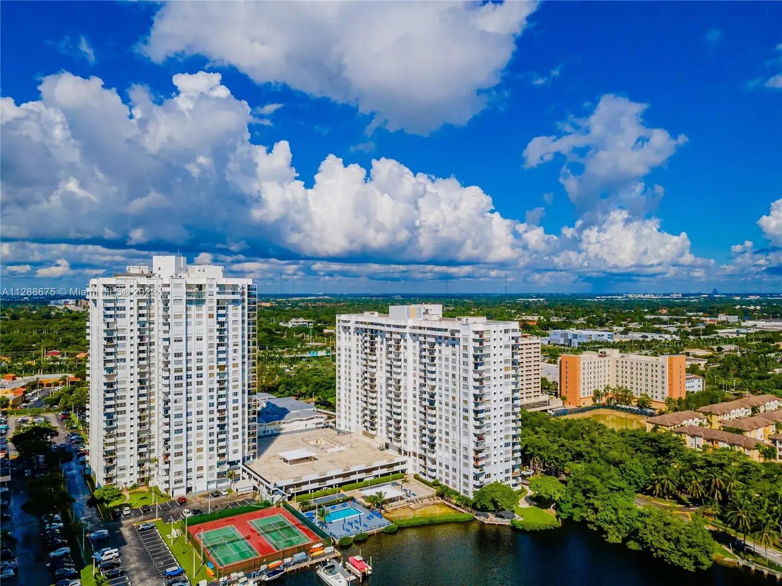 2 bedroom 2 bath Residential for sale at 2780 NE 183rd St # 712, Aventura FL 33160
