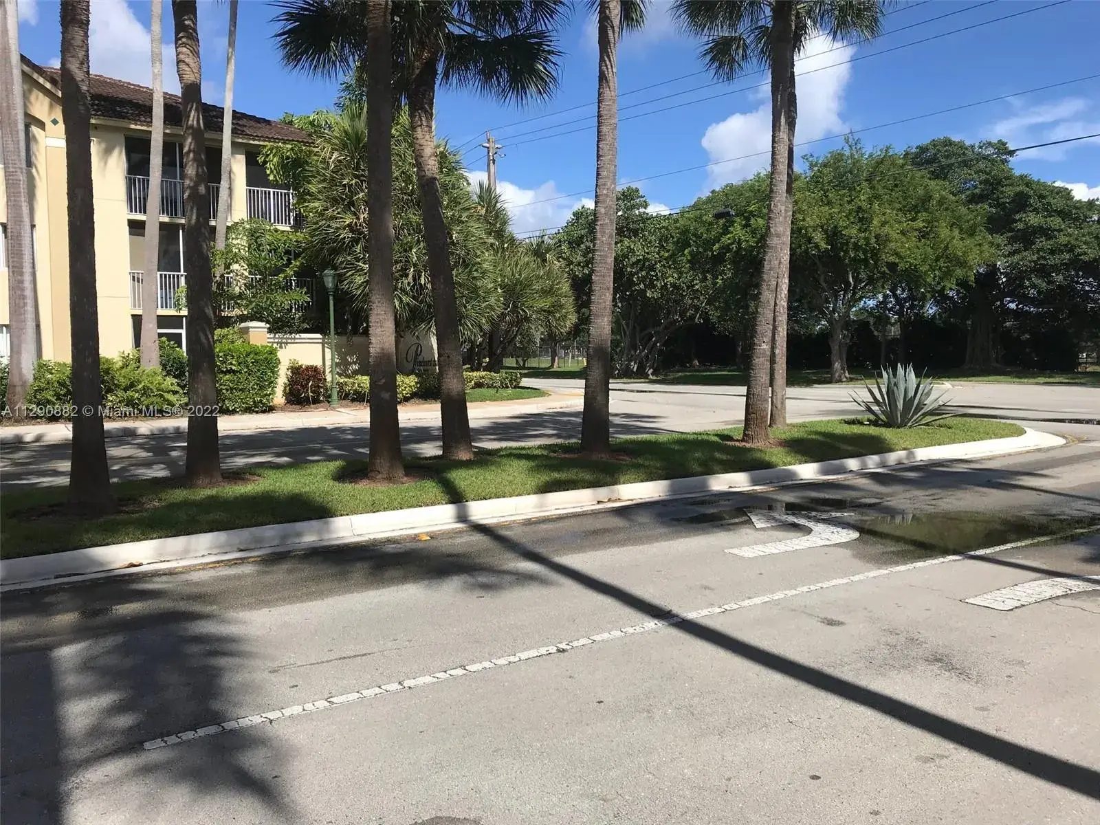 2 bedroom 2 bath Residential for sale at 470 S Park Rd # 208, Hollywood FL 33021