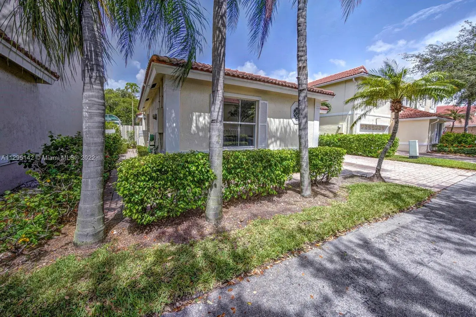 1480 Sweetbay Way, Hollywood FL 33019