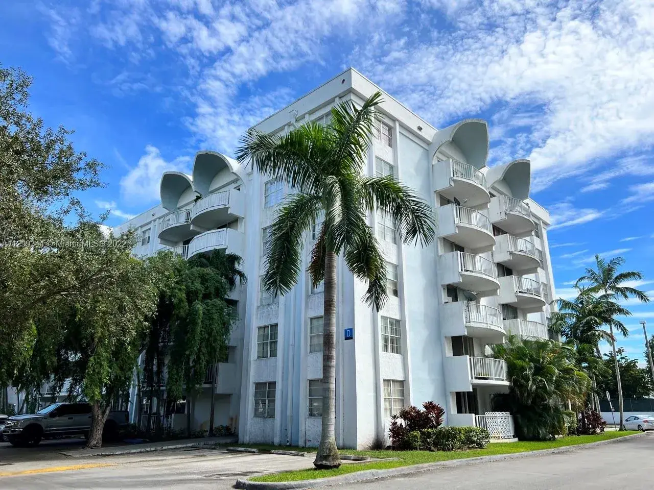 2 bedroom 2 bath Residential for sale at 498 NW 165th St Rd # D206, Miami FL 33169