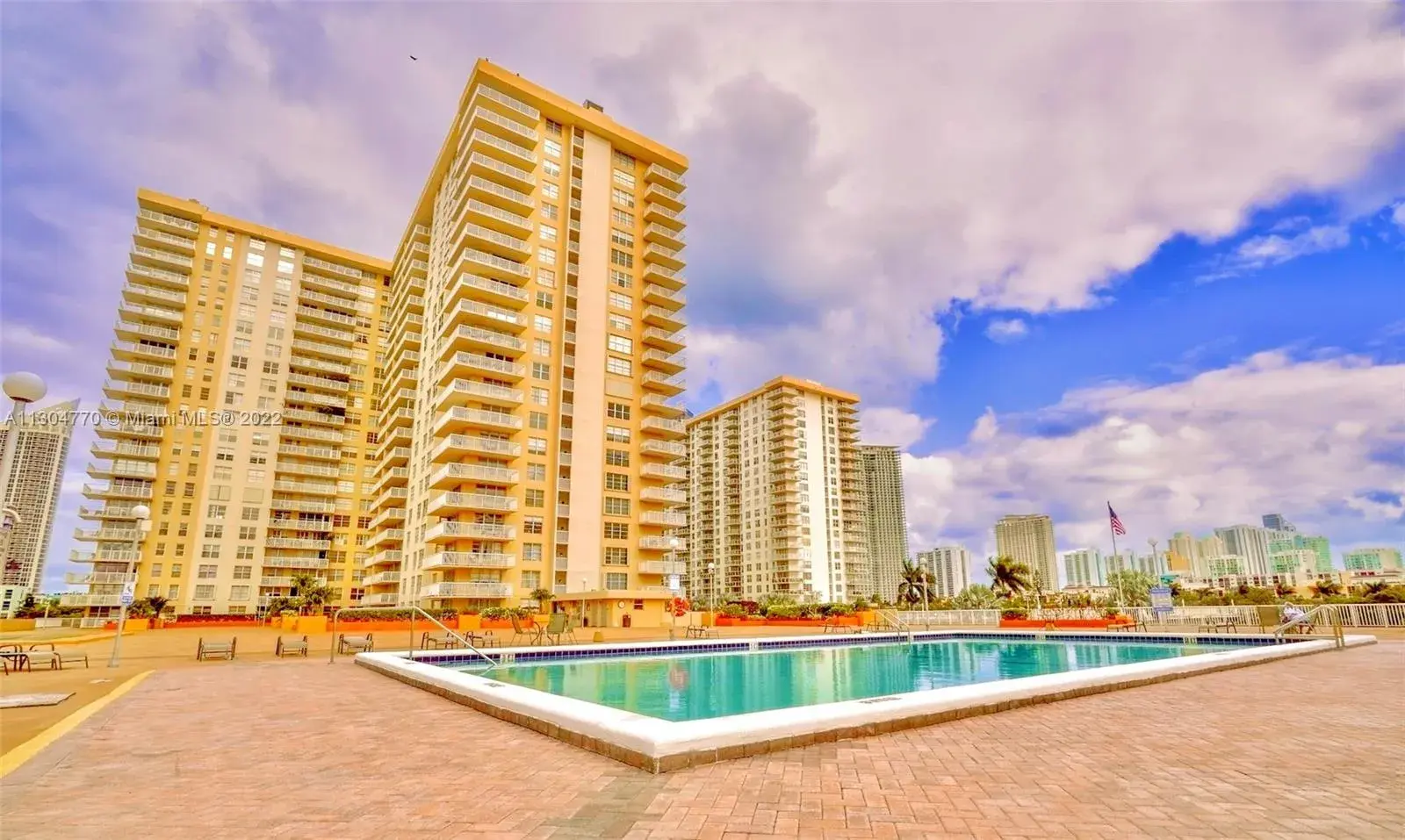 2 bedroom 2 bath for sale at 231 174th St # 4, Sunny Isles Beach FL 33160
