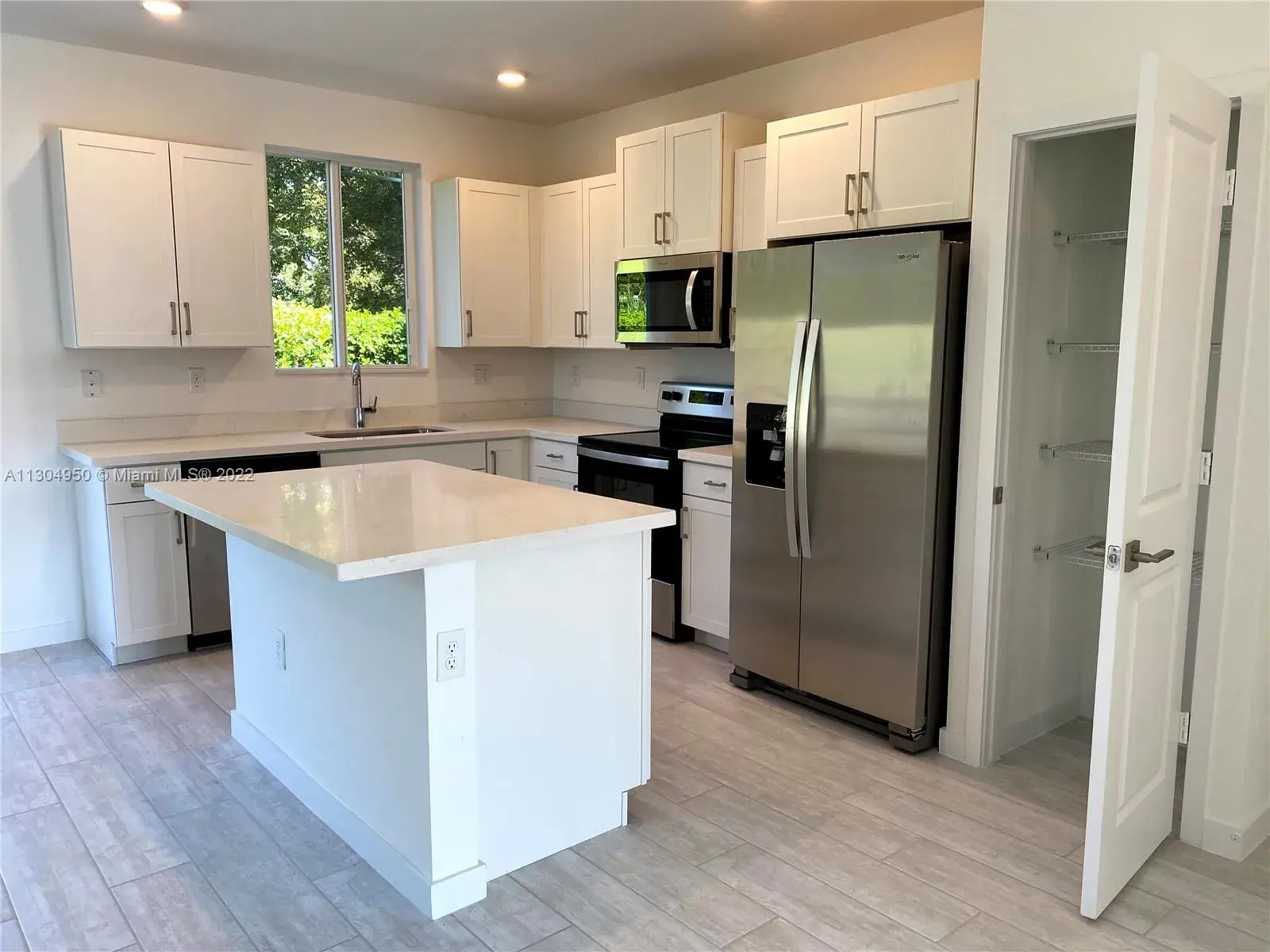 2305 SE 10th St, Homestead FL 33035