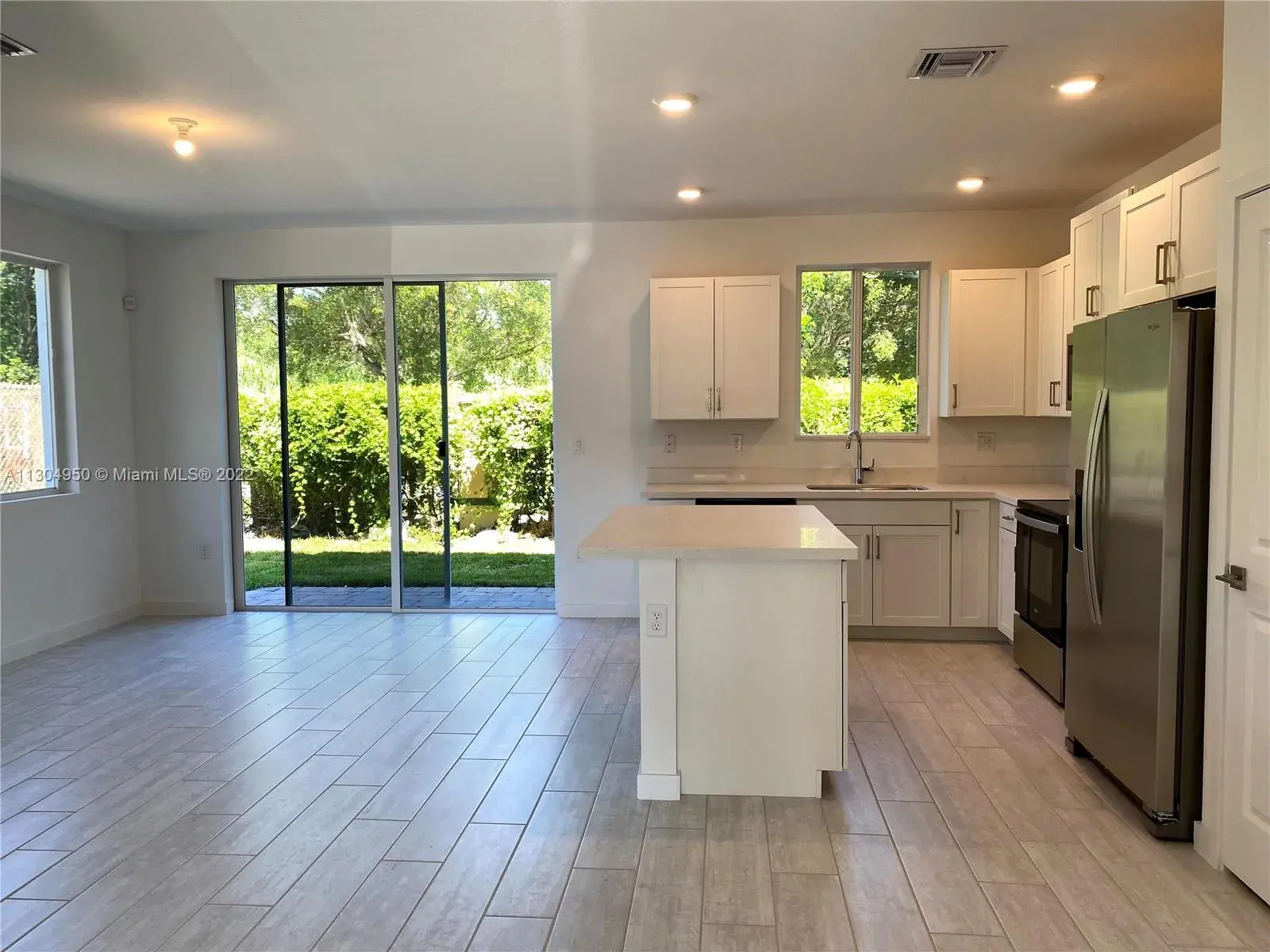 2305 SE 10th St, Homestead FL 33035