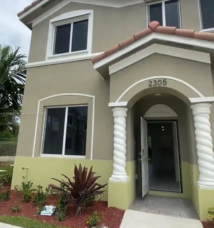 2305 SE 10th St, Homestead FL 33035