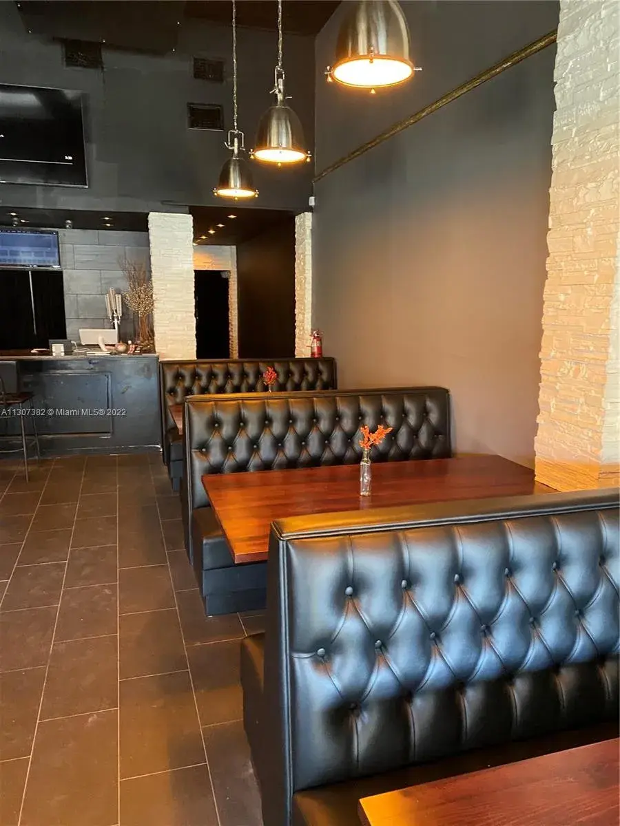 1915 Ponce de Leon, Coral Gables FL 33134