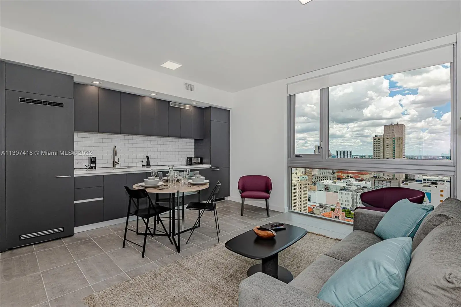 2 bedroom 1 bath Residential Lease for rent at 227 NE 2nd St # 2706, Miami FL 33132