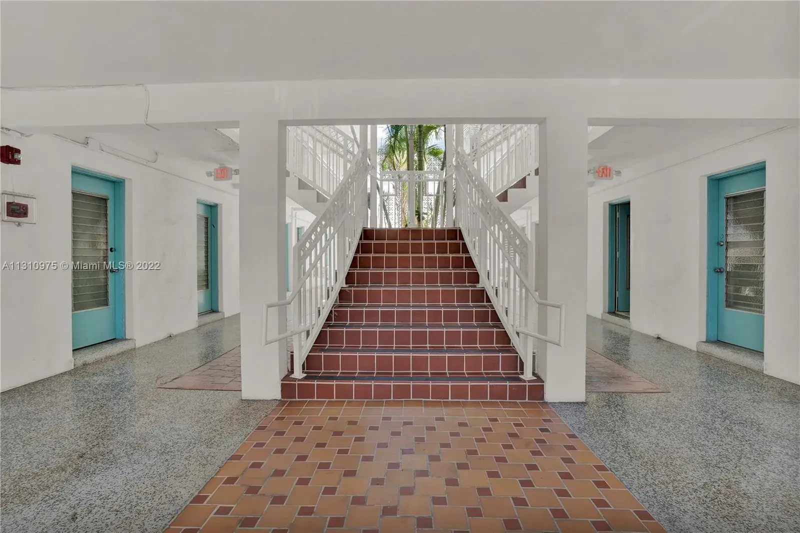 1 bedroom 1 bath Residential for sale at 350 Collins Ave # 103, Miami Beach FL 33139