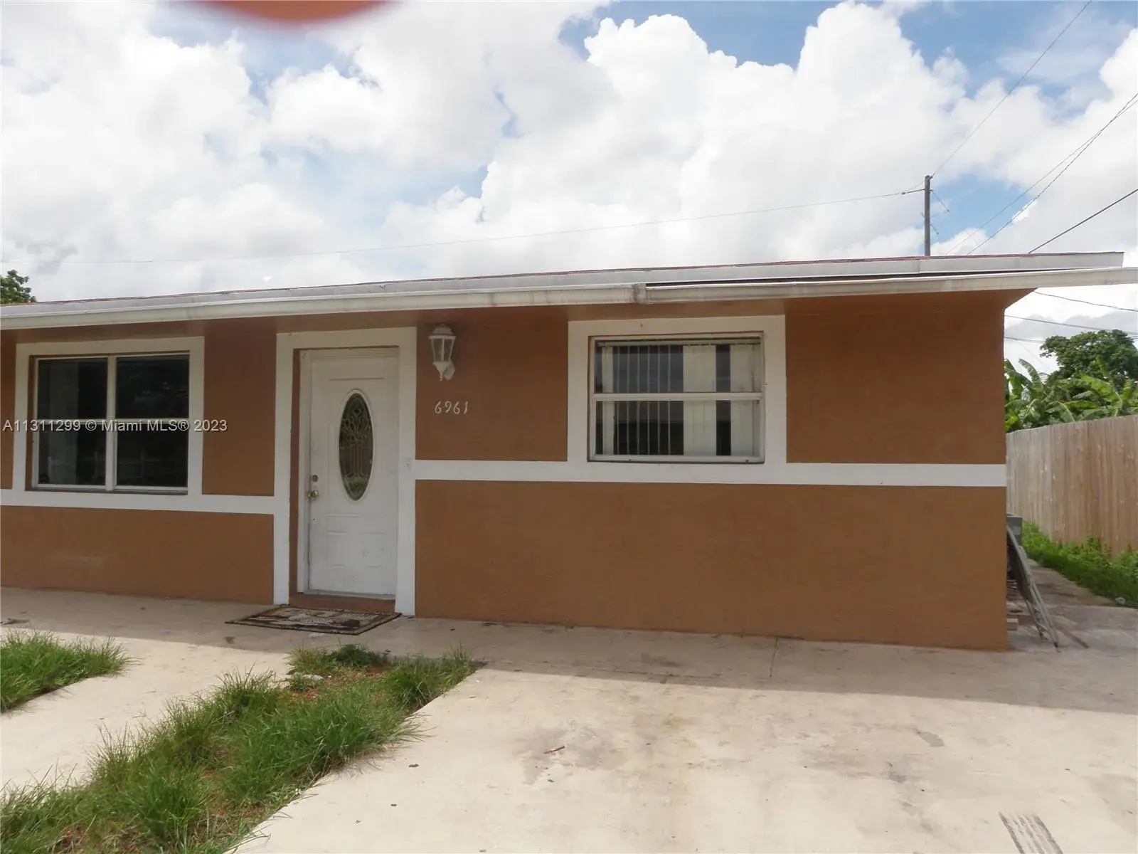 6961 SW 19th Mnr, North Lauderdale FL 33068