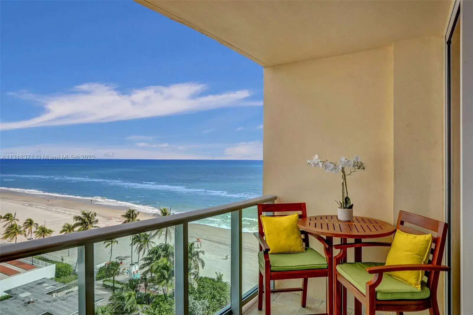 1 bedroom 1 bath Residential for sale at 2501 S Ocean Dr # 907, Hollywood FL 33019