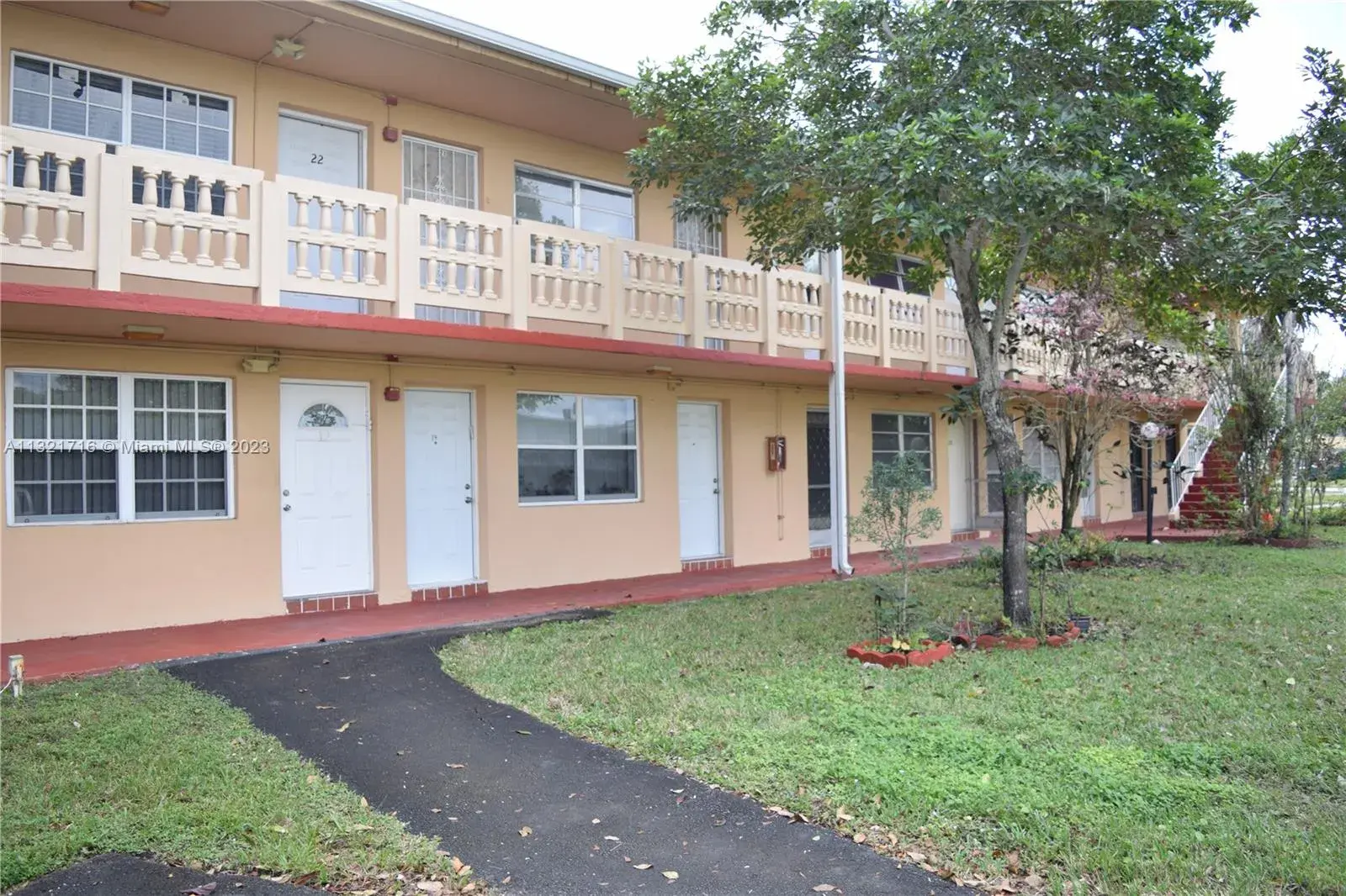 1 bedroom 1 bath Residential for sale at 20311 NE 2nd Ave # 15, Miami FL 33179