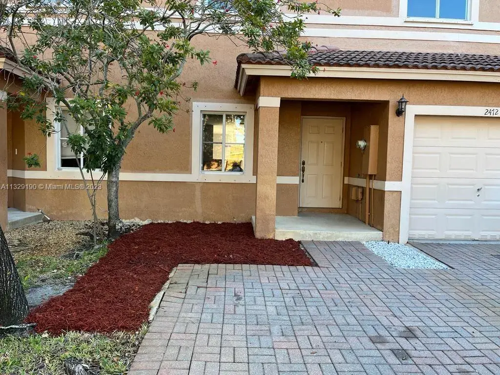 2472 NW 98th Ln, Sunrise FL 33322