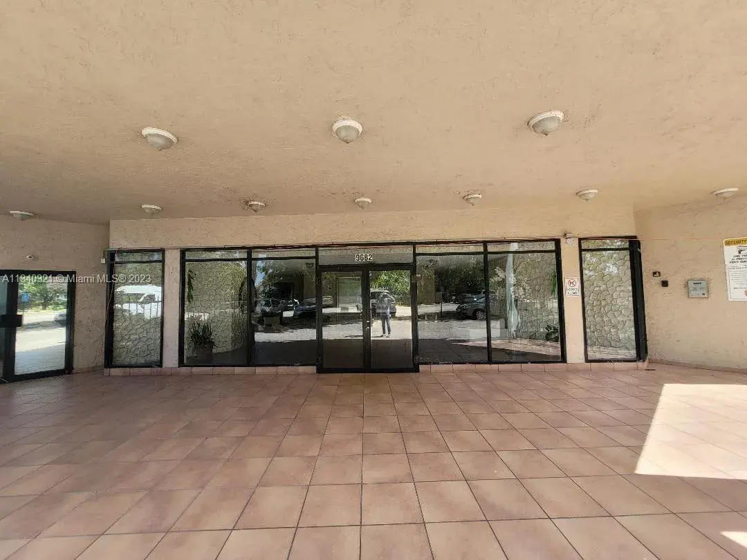 9682 Fontainebleau Blvd # 608, Miami FL 33172