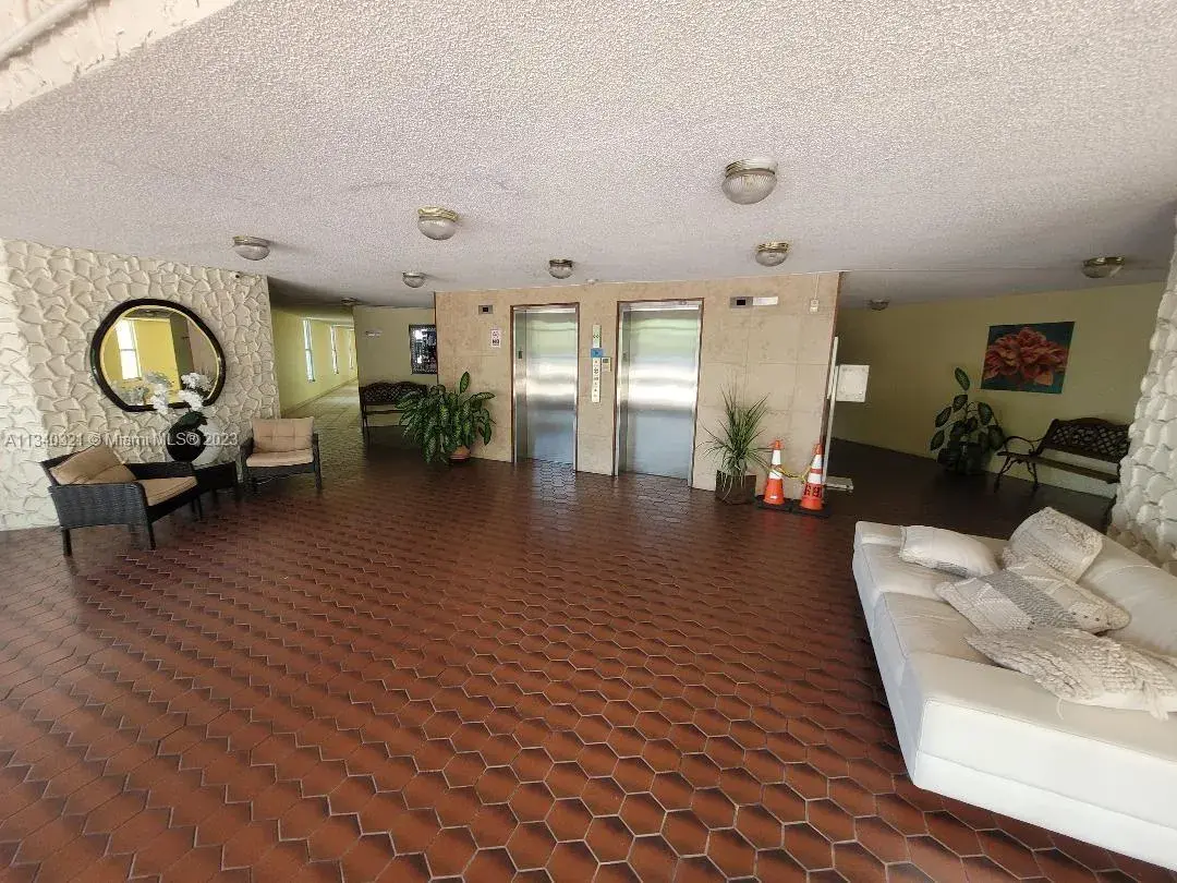 9682 Fontainebleau Blvd # 608, Miami FL 33172