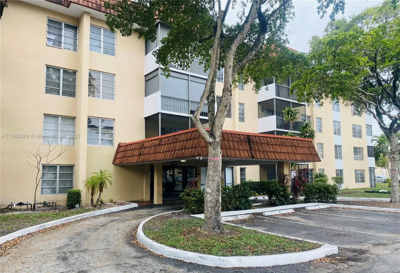 2 bedroom 2 bath Residential for sale at 4156 Inverrary Dr # 308, Lauderhill FL 33319