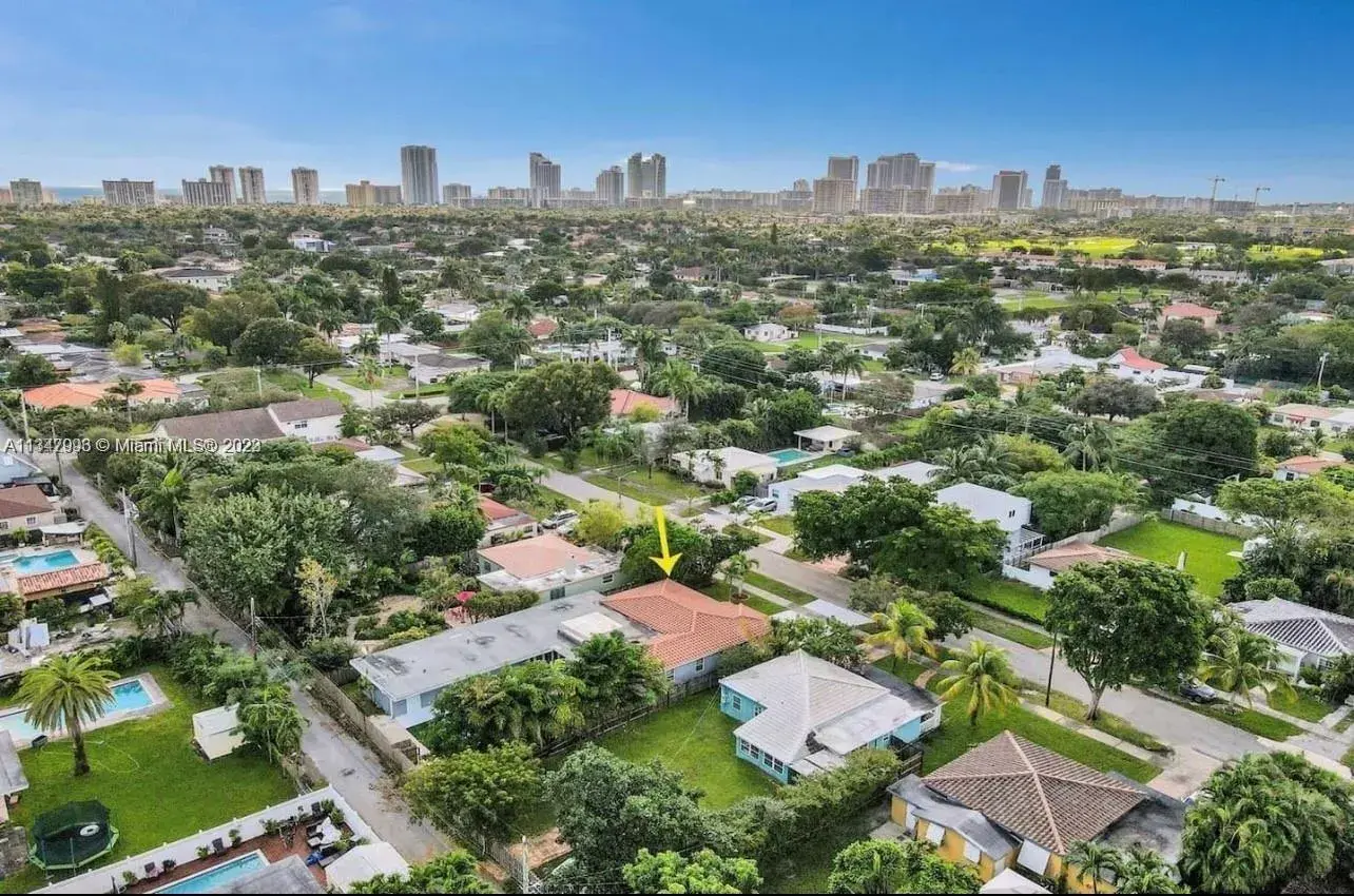 6 bedroom 5 bath Residential for sale at 1431 Dewey St, Hollywood FL 33020