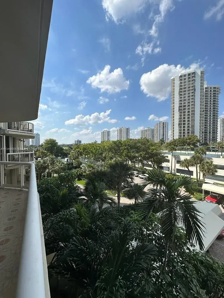 2 bedroom 2 bath Residential for sale at 20191 E Country Club Dr # 403, Aventura FL 33180