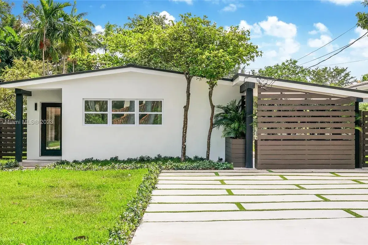 300 NE 116th St, Miami FL 33161