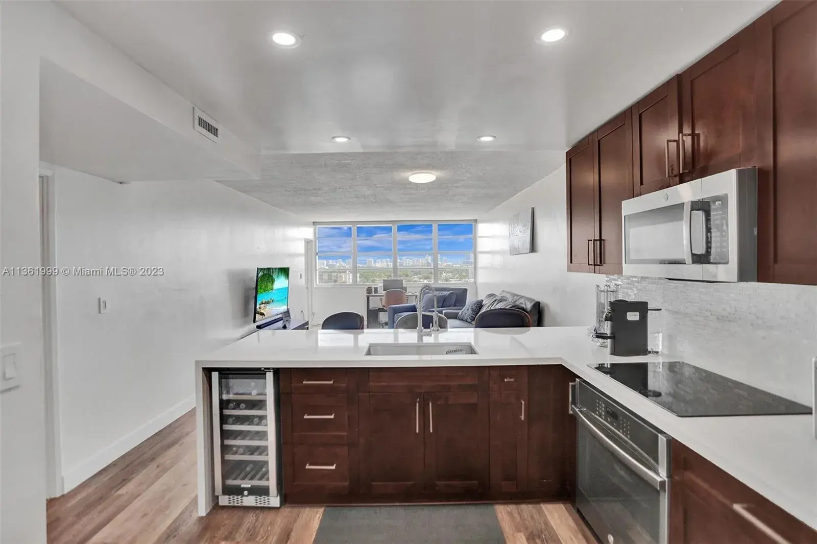 1 bedroom 2 bath Residential for sale at 1351 NE Miami Gardens Dr # 1602E, Miami FL 33179