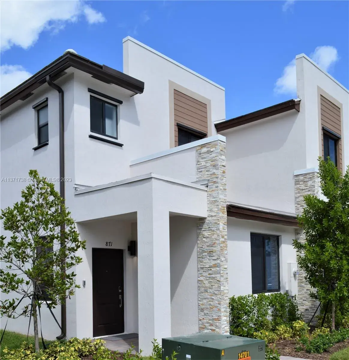3 bedroom 3 bath Residential Lease for rent at 871 NE 211th St # 871, Miami FL 33179