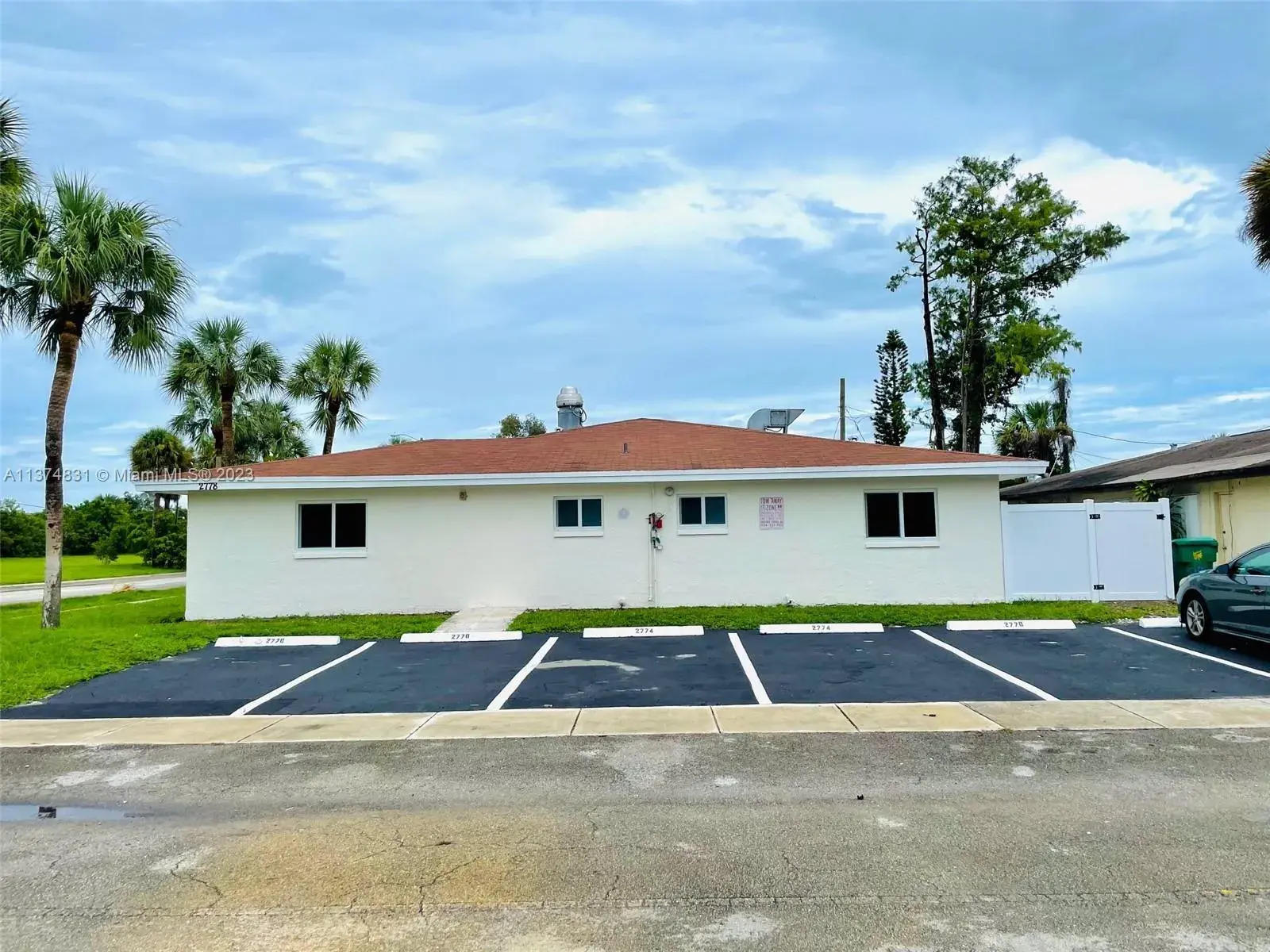 2770 NW 58th Ter, Lauderhill FL 33313