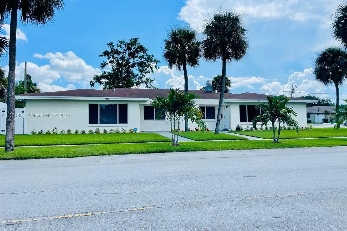 2770 NW 58th Ter, Lauderhill FL 33313