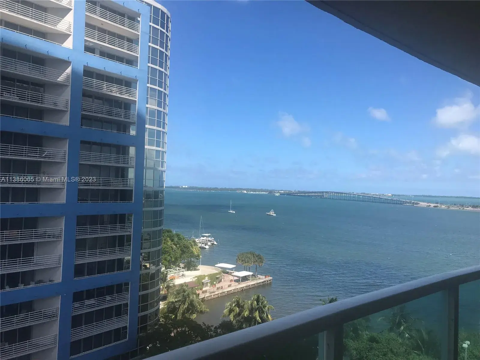 1 bedroom 1 bath Residential Lease for rent at 2101 Brickell Ave # 704, Miami FL 33129