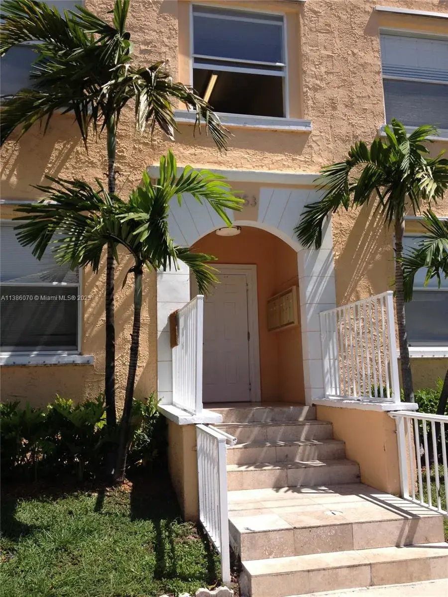 1 bedroom 1 bath Residential Lease for rent at 953 SW 10th St # 5, Miami FL 33130
