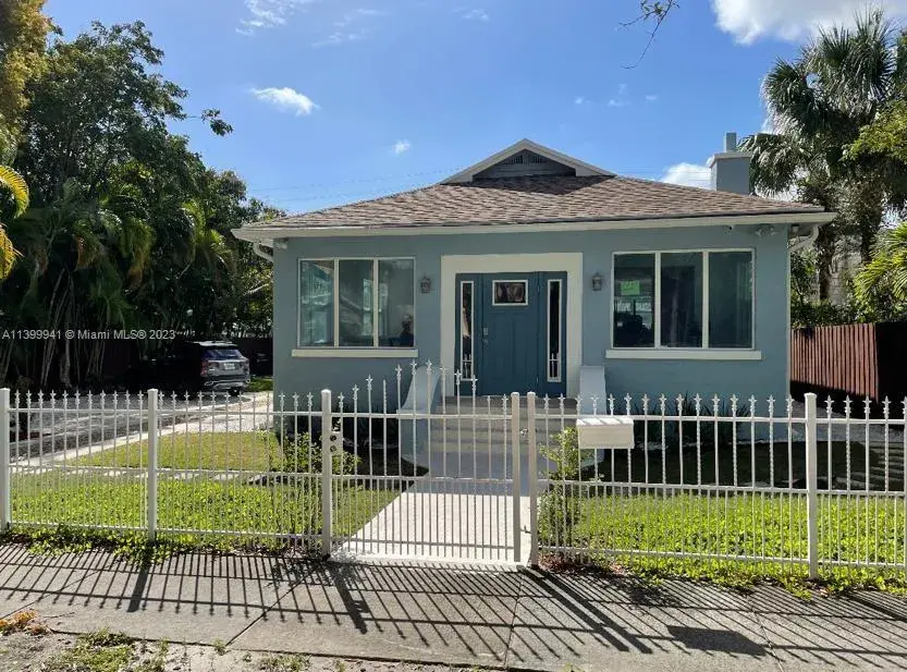 54 NE 43rd St, Miami FL 33137