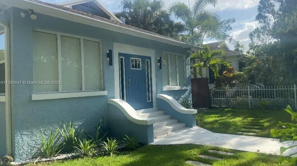 54 NE 43rd St, Miami FL 33137