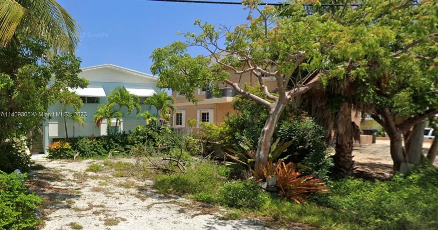 3 bedroom 2 bath Residential for sale at 122 Azalea St, Plantation Key FL 33070