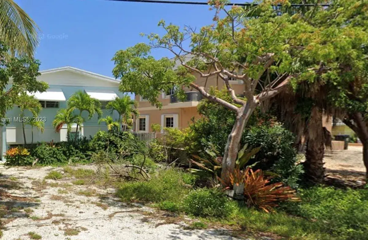122 Azalea St, Plantation Key FL 33070