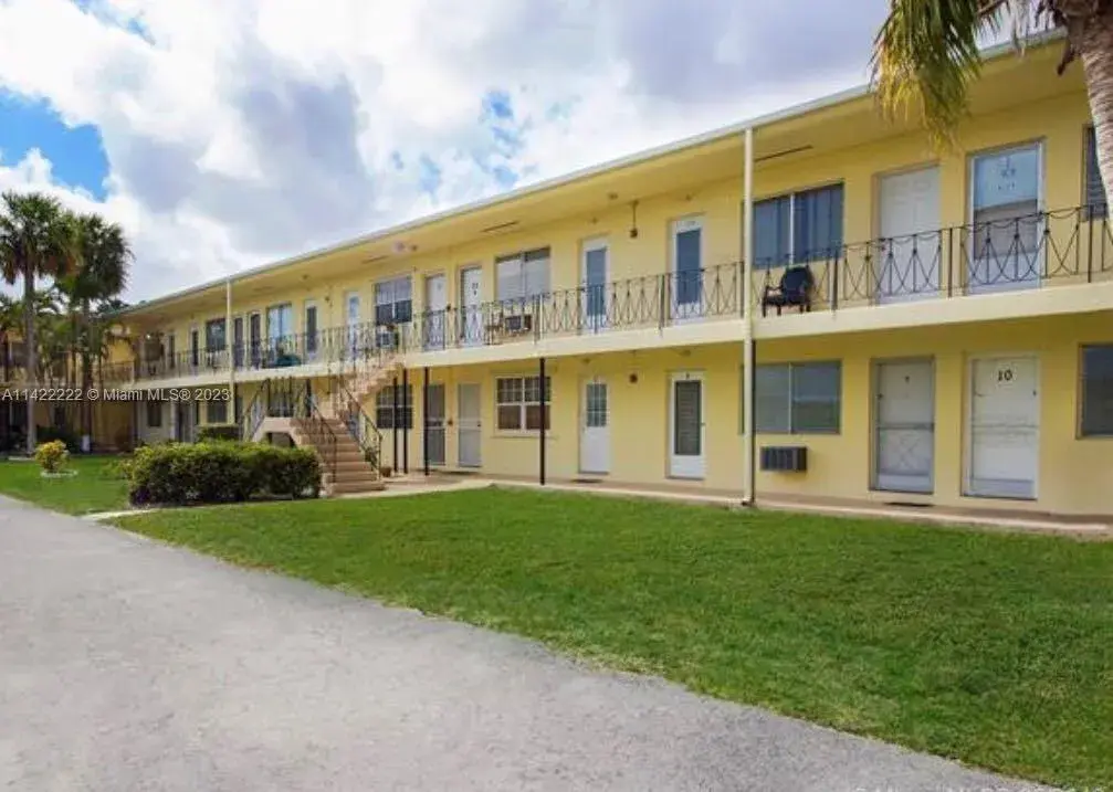 71 NW 76th St # 16, Miami FL 33150