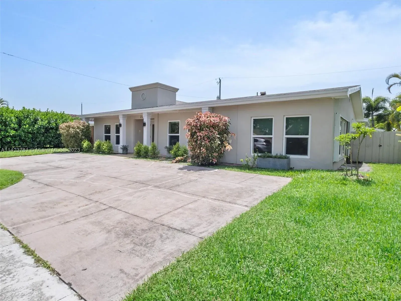 21220 NE 20th Ct, Miami FL 33179