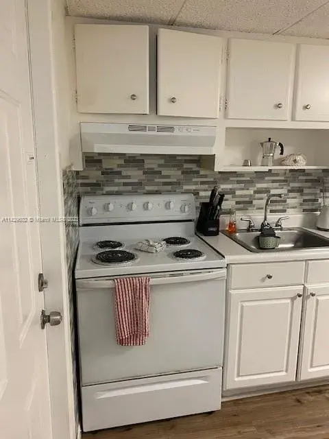 2 bedroom 1 bath Residential Lease for rent at 2008 Pierce St # 2, Hollywood FL 33020