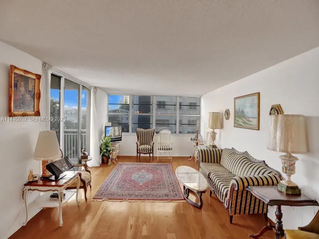 18051 Biscayne Blvd # 304, Aventura FL 33160