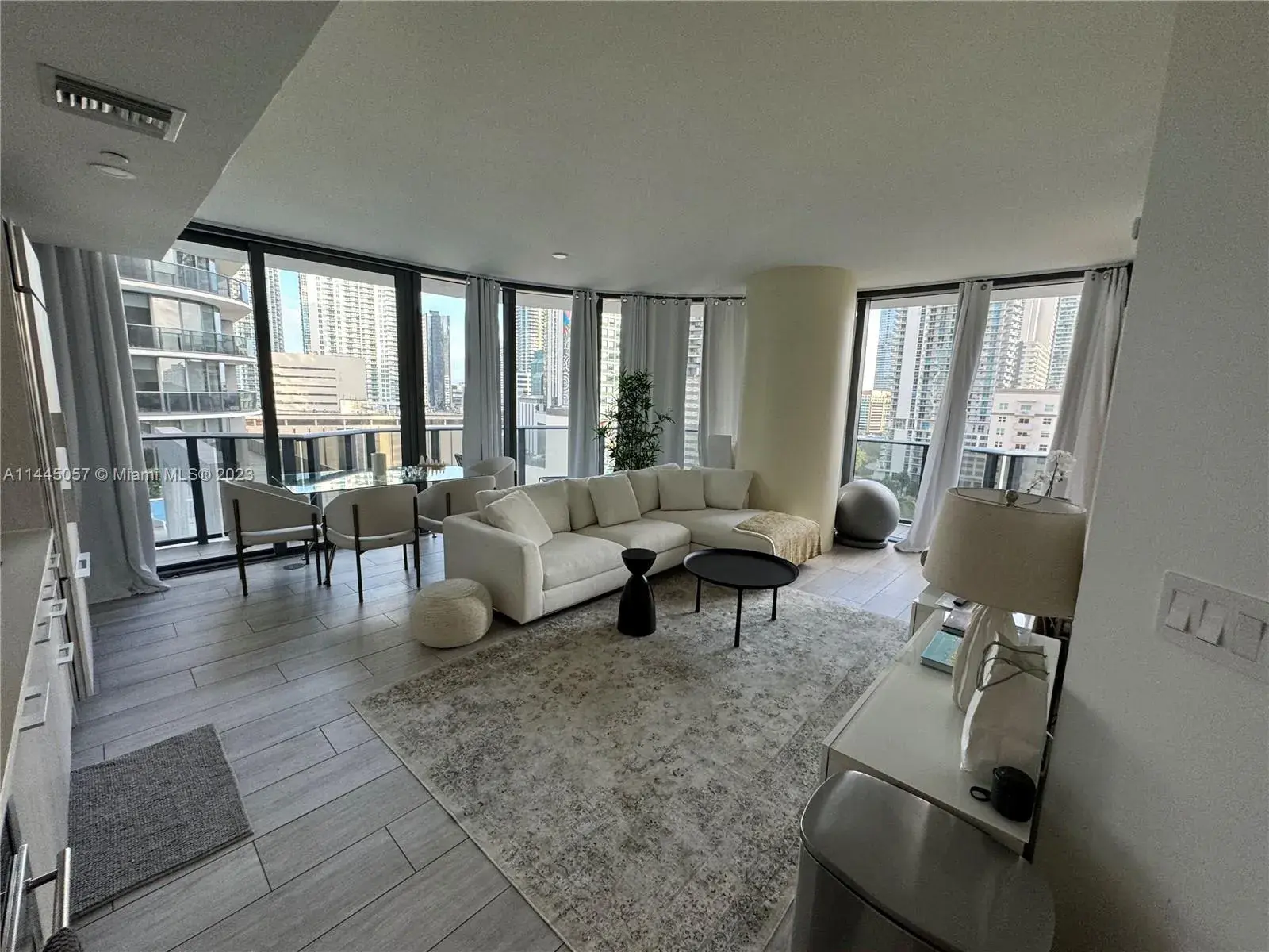 2 bedroom 2 bath for rent at 55 SW 9th St # 1003, Miami FL 33130