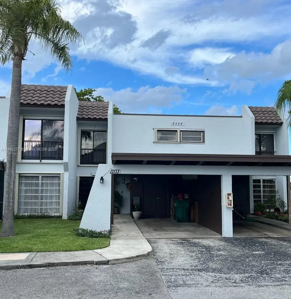 2 bedroom 3 bath Residential for sale at 6528 Kendale Lakes Dr # 1203, Miami FL 33183
