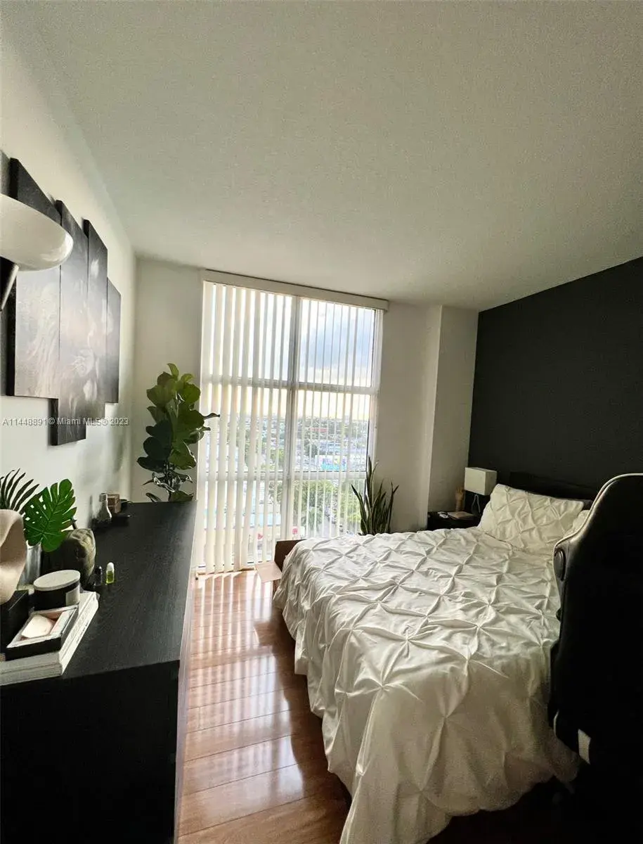 900 SW 8th St # 1203, Miami FL 33130